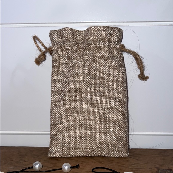 EUC - Vintage Elegant Shell and Pearl Necklace - Picture 7 of 7